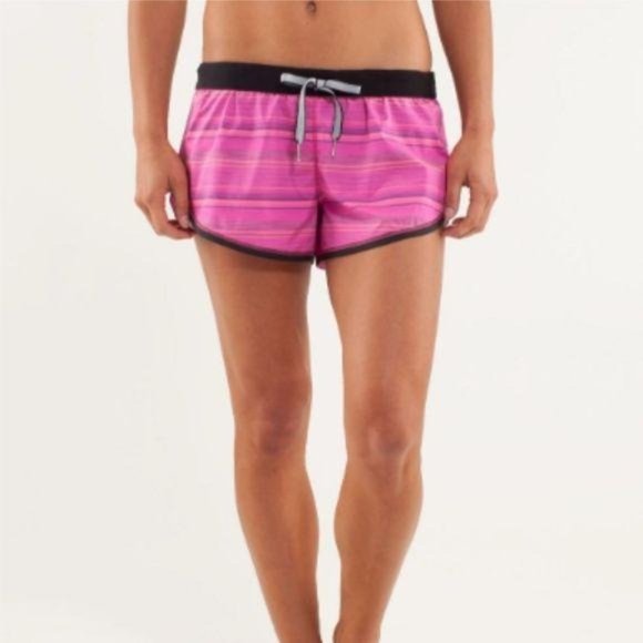 Lululemon Pink Striped Run Roll Down Shorts Size 4 - Picture 3 of 7